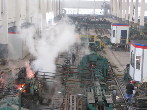 通辽无缝钢管厂家生产车间